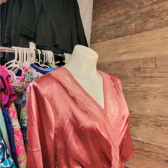 Adome Luxurious Pink Coral Satin Lace Robe - Picture 2 of 14
